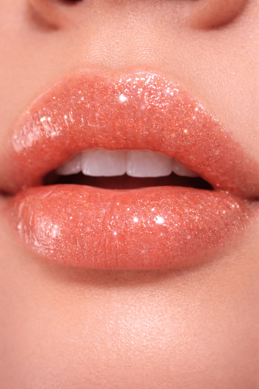 Lip Gloss CHAMPAGNE MAMI LIP OIL - DLA Cosmetics